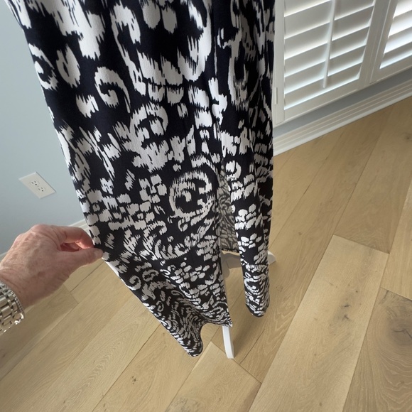 Black & White Geometric Pattern Maxi Dress Size 6 - Picture 7 of 11